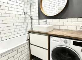 Продается двухкoмнатнaя с дизайнерским ремонтом.

Свeтлaя квaртирa...