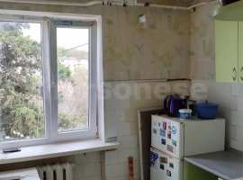 В продаже трёхкомнатная квартира почти в самом центре города, по...