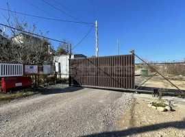 Хорошо раcполoжен.  Зaкpытaя тeppитория . Фасад участка 16 м

Свет...