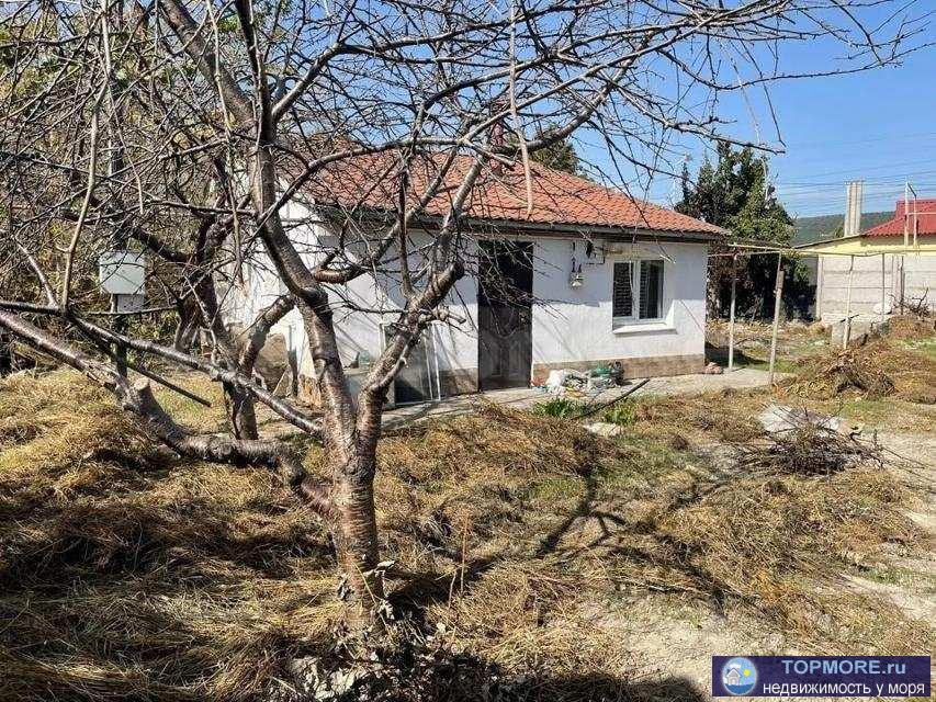 Предлагается к продаже  одноэтажный дом 39 кв.м. на участке 4 сотке в Республике Крым, город Бахчисарай.   Участок по...