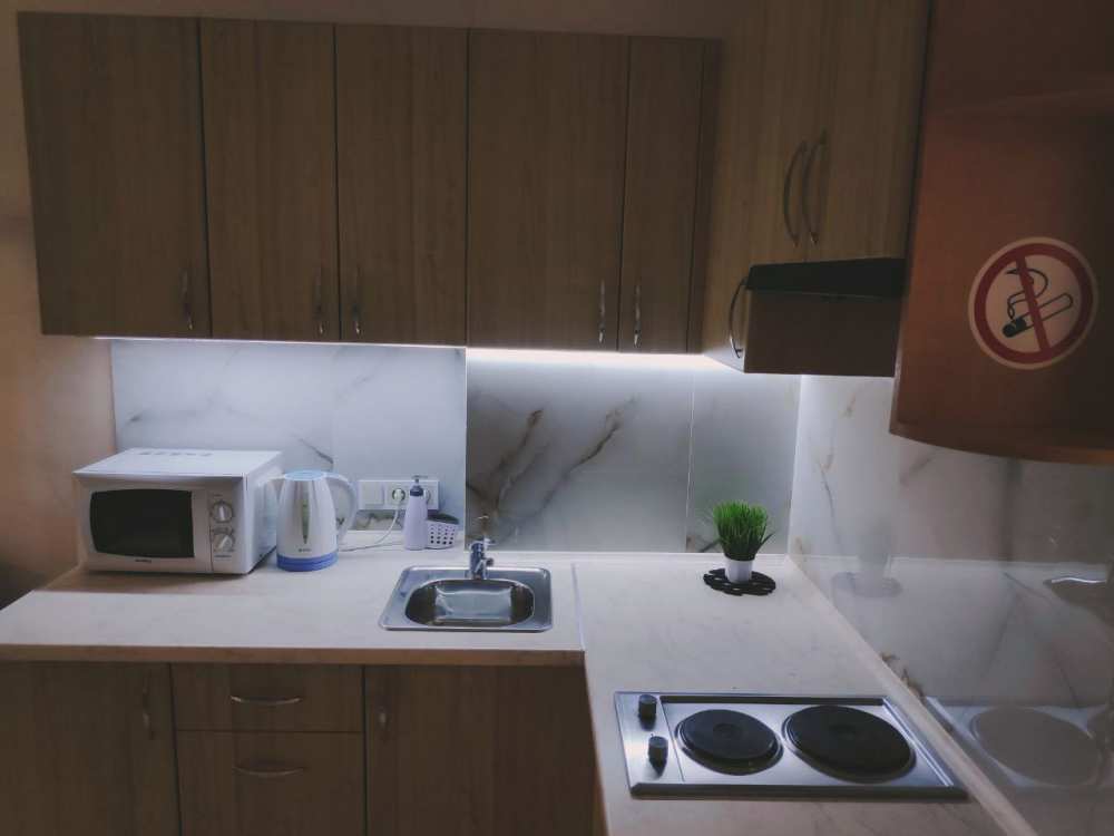 Сдается в аренду студия в центре Севастополя.  Оснащена всем необходимым для проживания и отдыха 2-3х человек.  Кухня...