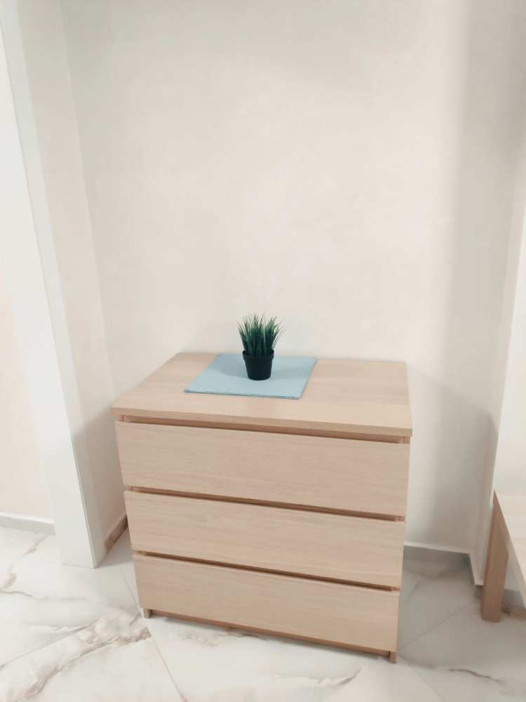 Сдается в аренду студия в центре Севастополя.  Оснащена всем необходимым для проживания и отдыха 2-3х человек.  Кухня... - 8