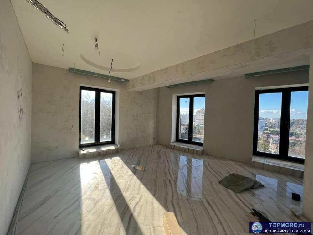 Лот № 174328. Продается уникальная квартира с площадью 133 квадратных метра, а также огромной 70-квадратной метровой...