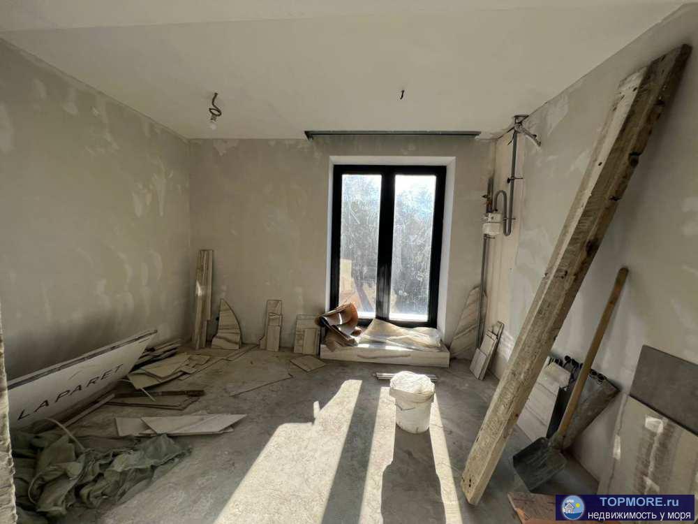 Лот № 174328. Продается уникальная квартира с площадью 133 квадратных метра, а также огромной 70-квадратной метровой... - 2