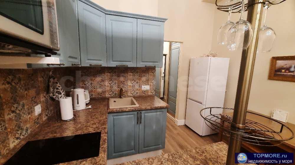 Шикарная квартира в бухте "Омега", 60 метров от моря!!!  Комплекс имеет свою парковку, есть лифт!  Сделан...