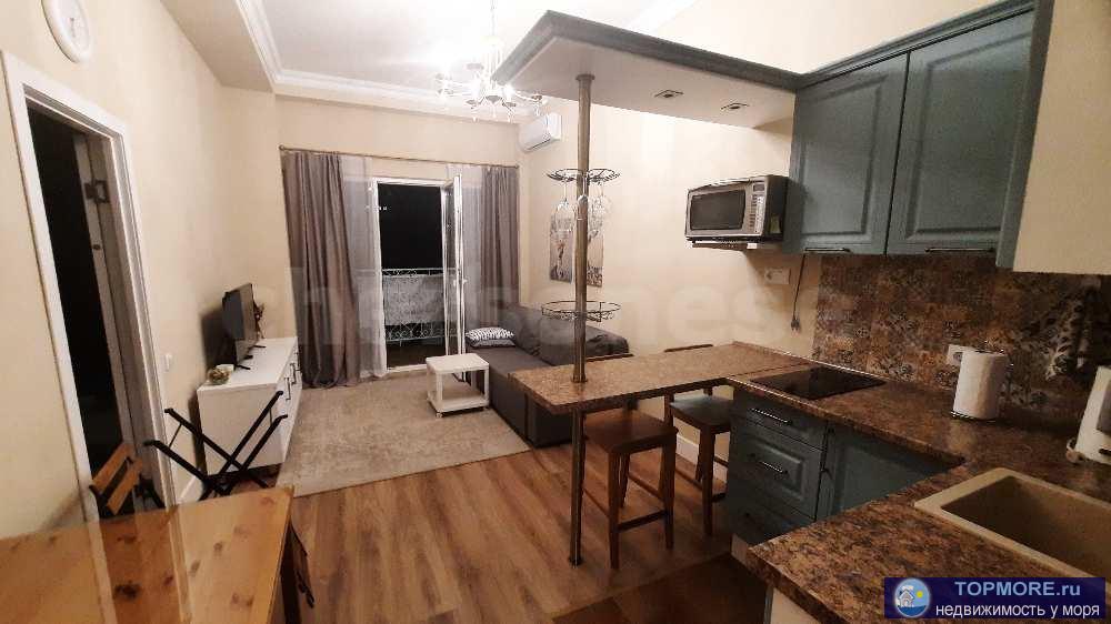 Шикарная квартира в бухте "Омега", 60 метров от моря!!!  Комплекс имеет свою парковку, есть лифт!  Сделан... - 1