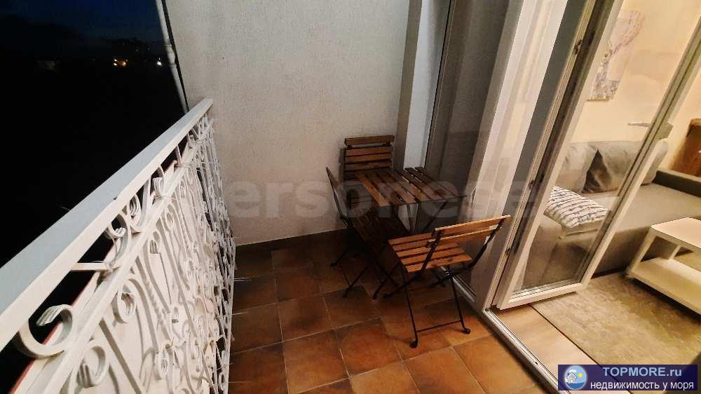 Шикарная квартира в бухте "Омега", 60 метров от моря!!!  Комплекс имеет свою парковку, есть лифт!  Сделан... - 2