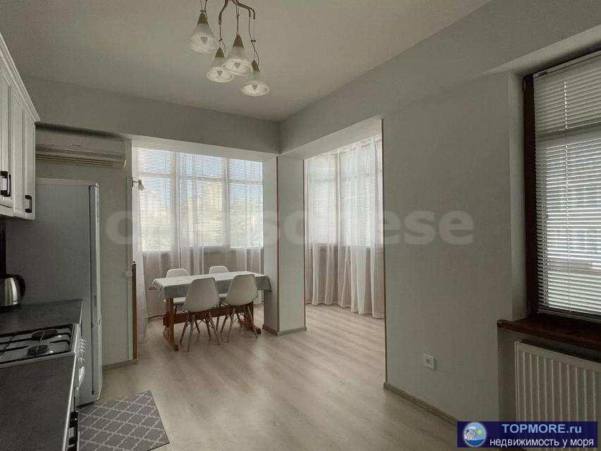 Продается просторная 2-х комнатная квартира площадью 105 м²  хороший дом, в Ялте известен как «Дом со львами».... - 2