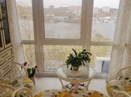 Здравствуйте! Трёхкомнатная у самого моря!

Дом 2000 годов из...