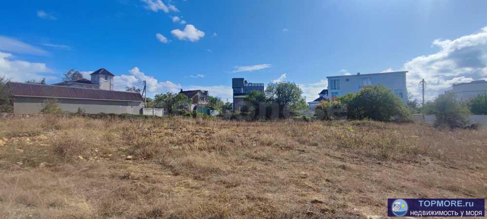 Участок видовой, отлично расположен. Прямоугольник 42.5 х 19 метров, ровный.  Подъезд по асфальту, от въезда в ТСН...