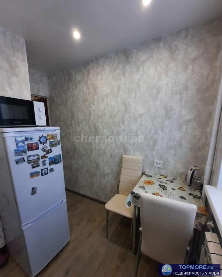 В прямой продаже двухкомнатная квартира в центре города Севастополь.  Про документы: один взрослый собственник,... - 2