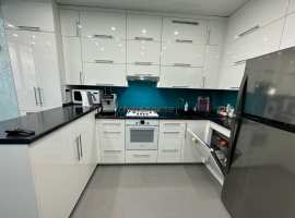 Предлагается к продаже трехкомнатная квартира 100 кв.м. на 3 этаже...