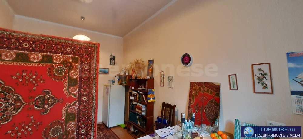 Продается уютная светлая комната 17кв.м. на 1 этаже в коммунальной квартире со своим собственным санузлом  на ул.... - 2