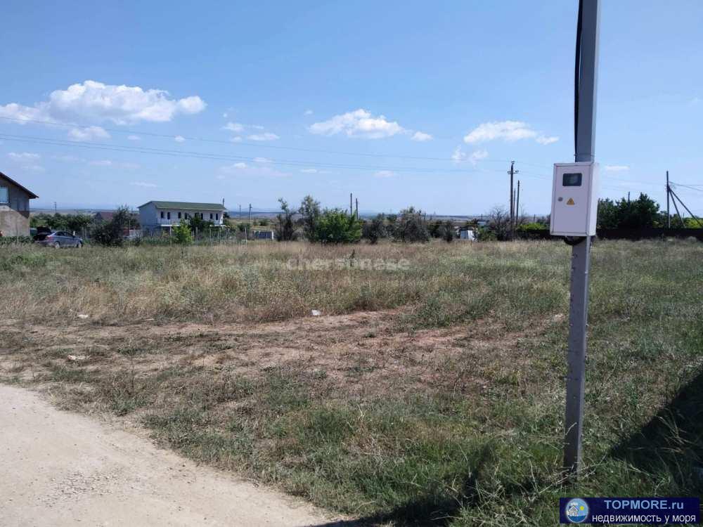 Предлагаем к продаже участок, площадью 4 сотки, 15 минут пешком до моря!  Коммуникации:   - свет -  подключён...