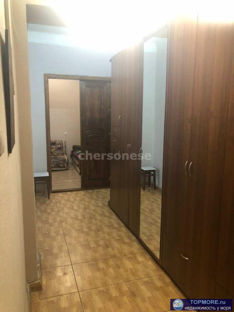 Предлагается к продаже большая двухкомнатная квартира Сталинского типа в тихом центре Севастополя.  Коммуникации... - 2