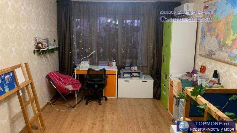 Продаётся 3-х комнатная  квартира в центре города Анапа. 64 кв.м. Остаются кухня, шкафы, кондиционер, холодильник,...