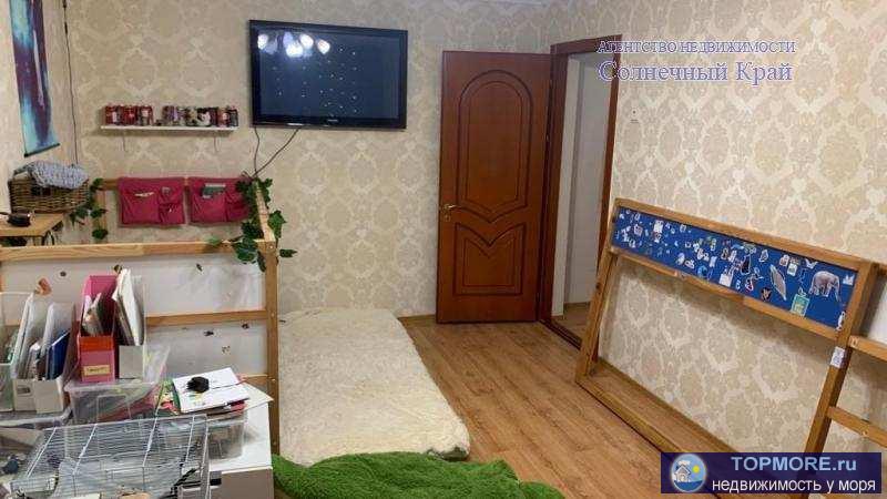 Продаётся 3-х комнатная  квартира в центре города Анапа. 64 кв.м. Остаются кухня, шкафы, кондиционер, холодильник,... - 1