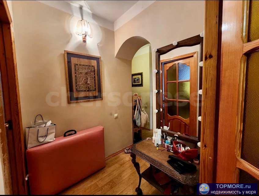 Продается трехкомнатная квартира двухсторонняя  в историческом центре города.   Дом построен из инкерманского...