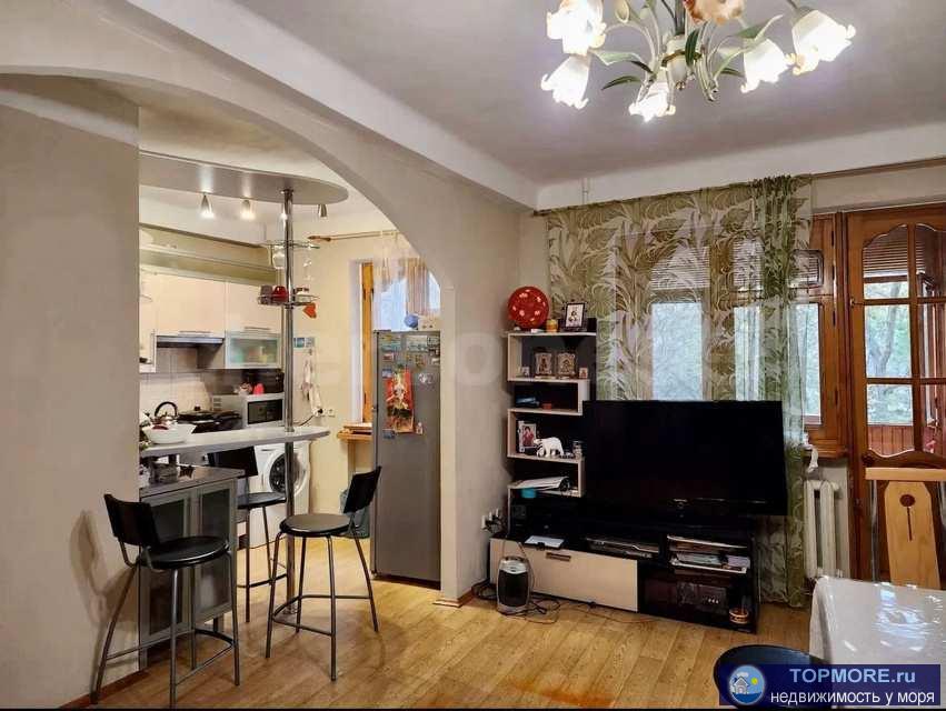 Продается трехкомнатная квартира двухсторонняя  в историческом центре города.   Дом построен из инкерманского... - 1