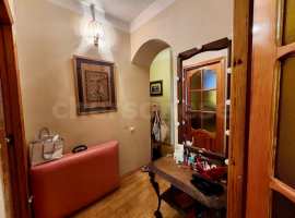 Продается трехкомнатная квартира двухсторонняя  в историческом...