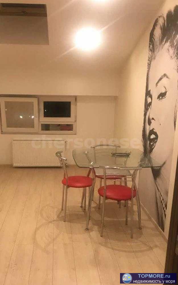 Предлагается просторная однокомнатная квартира 40 кв м. в доме новой постройки. Морской район города.  В квартире... - 2