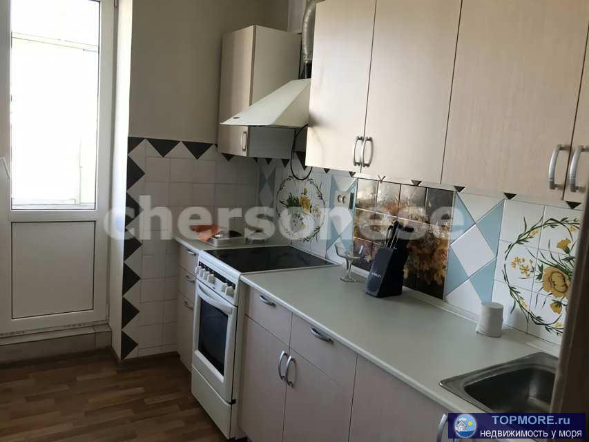 Лот № 74158  Уютная квартира на пятом этаже, над нами  техэтаж, можно сделать его жилым.  Просторная кухня.  Балкон...