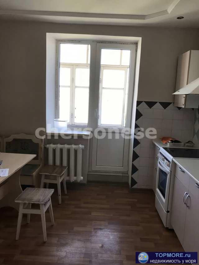 Лот № 74158  Уютная квартира на пятом этаже, над нами  техэтаж, можно сделать его жилым.  Просторная кухня.  Балкон... - 2