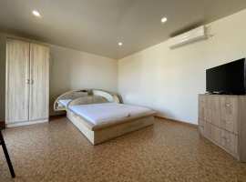 Сдается на длительный период дом-студия в Стрелецкой бухте....