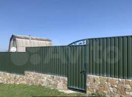 Продается  участок с видом на море и окруженный живописным сосновым...