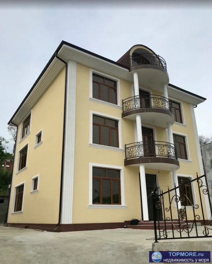 Лот № 176158. Компактный, уютный жилой комплекс с современной архитектурой, состоящий из четырех 3-х этажных зданий,...