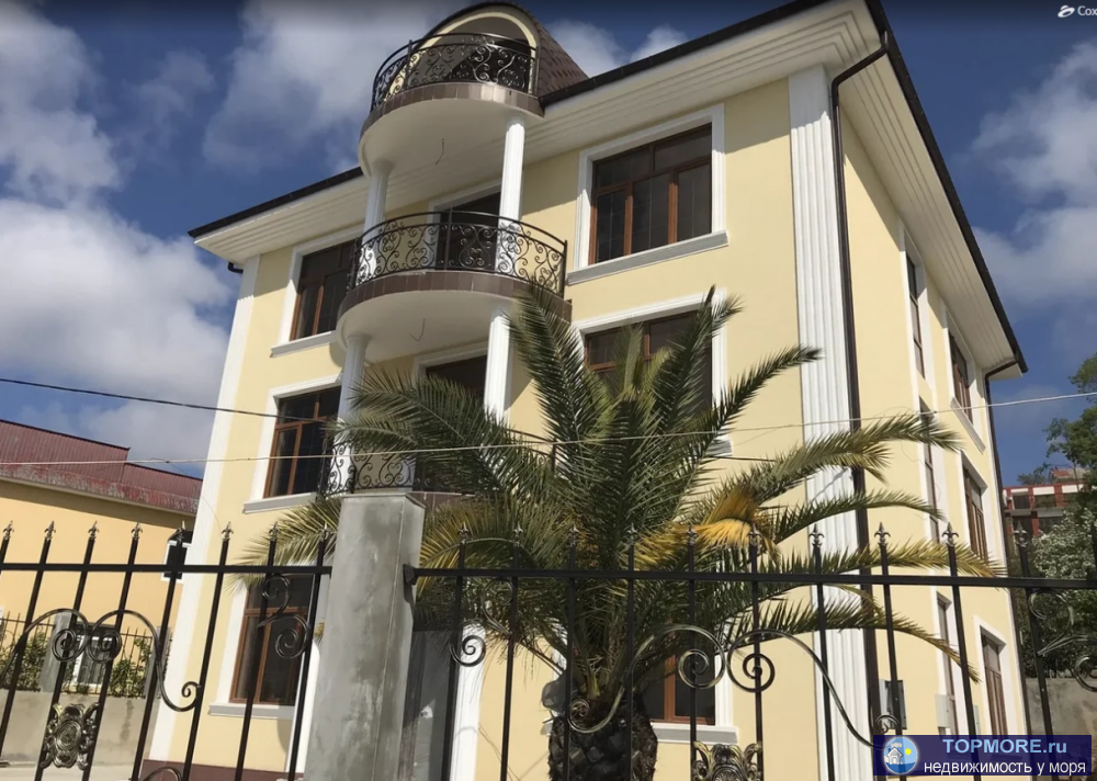 Лот № 176158. Компактный, уютный жилой комплекс с современной архитектурой, состоящий из четырех 3-х этажных зданий,... - 1