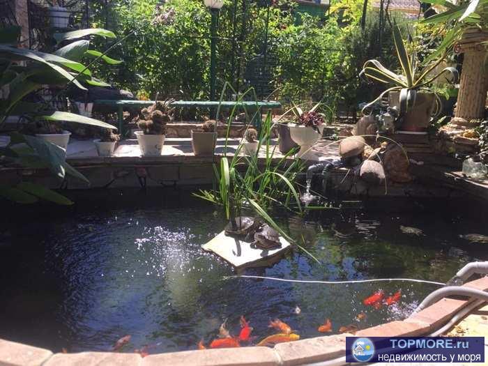 Сдается отличное жильё в частном доме в р -не Малахова Кургана . Туалет и кухня на этаже и рассчитаны на две комнаты....