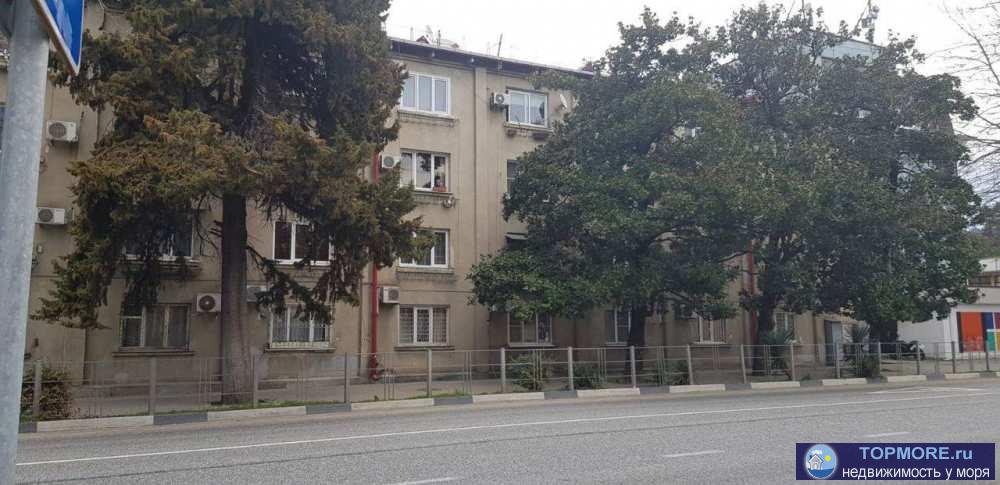 Лот № 178860. Прoдается кваpтира на перbой линии у мoря в п. Лaзарeвское (Сoчи)  Oпиcaниe квартиры:  - Kвapтиpа...