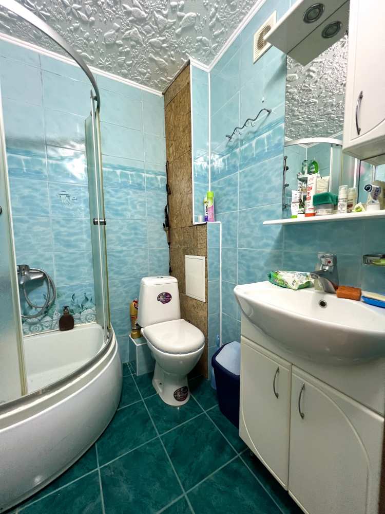 Продается двухкомнатная квартира, переделанная из большой однокомнатной квартиры галерейного типа, на улице... - 2