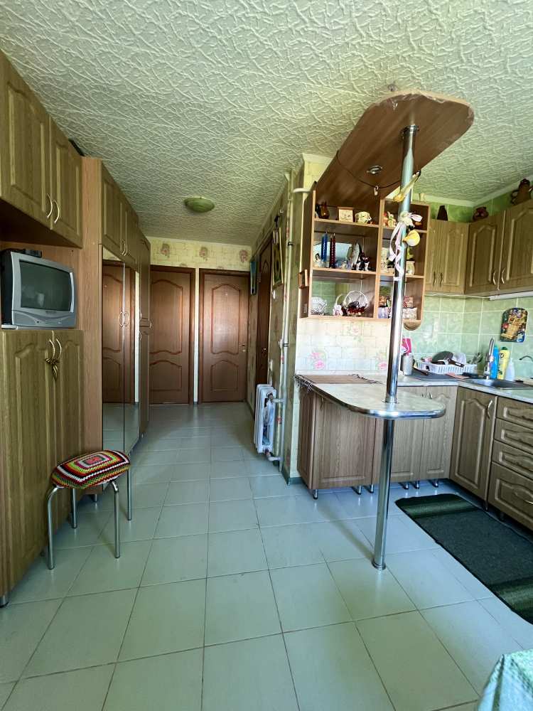 Продается двухкомнатная квартира, переделанная из большой однокомнатной квартиры галерейного типа, на улице... - 4