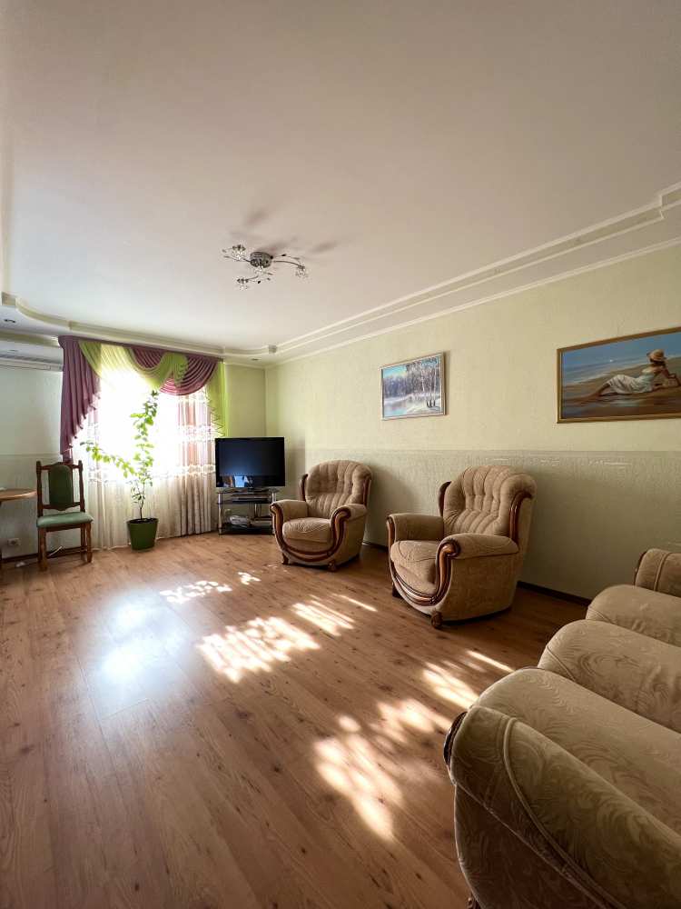 Продается трёхкомнатная квартира на улице Александра Косарева, 2, Гагаринский район, г. Севастополь. Общая площадь... - 12