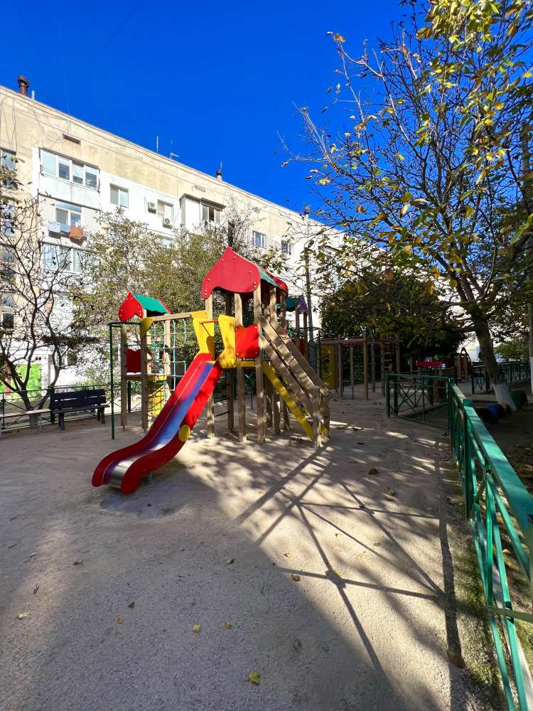 Продается трёхкомнатная квартира на улице Александра Косарева, 2, Гагаринский район, г. Севастополь. Общая площадь... - 18