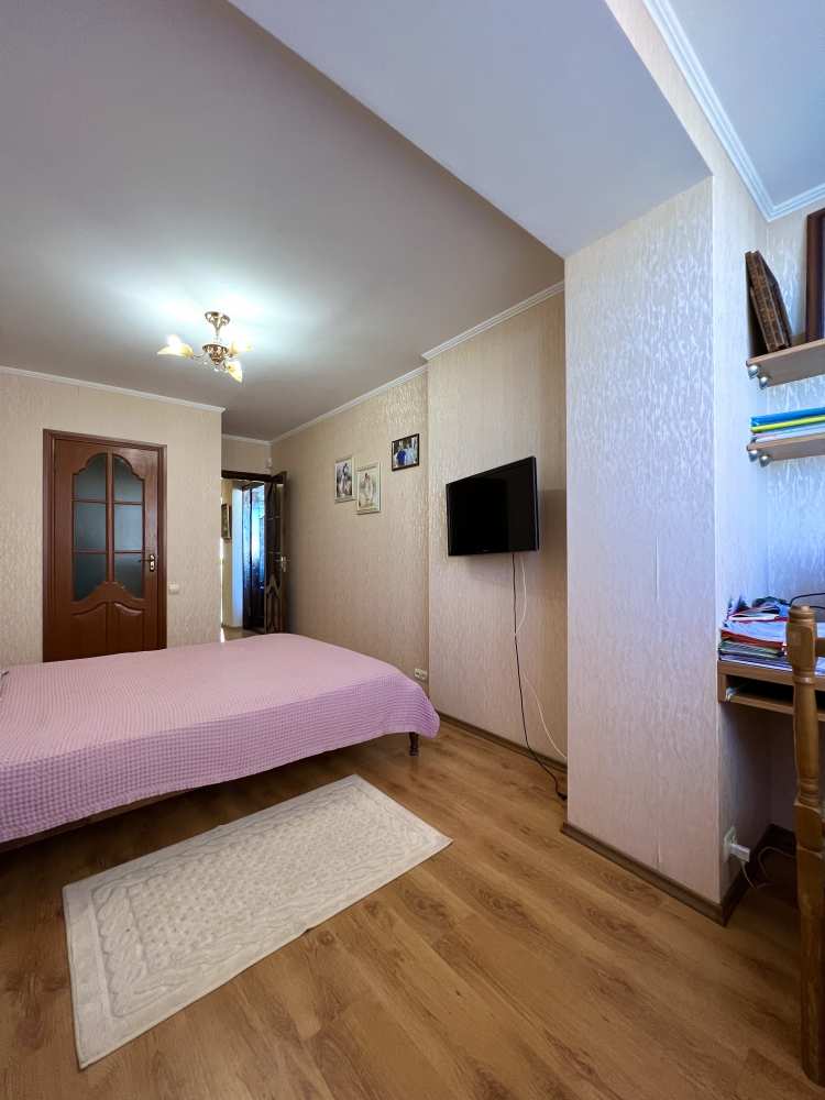 Продается трёхкомнатная квартира на улице Александра Косарева, 2, Гагаринский район, г. Севастополь. Общая площадь... - 5