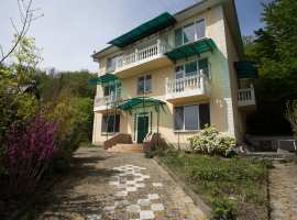 Лот № 176853. Продается просторный дом в привилегированном районе...