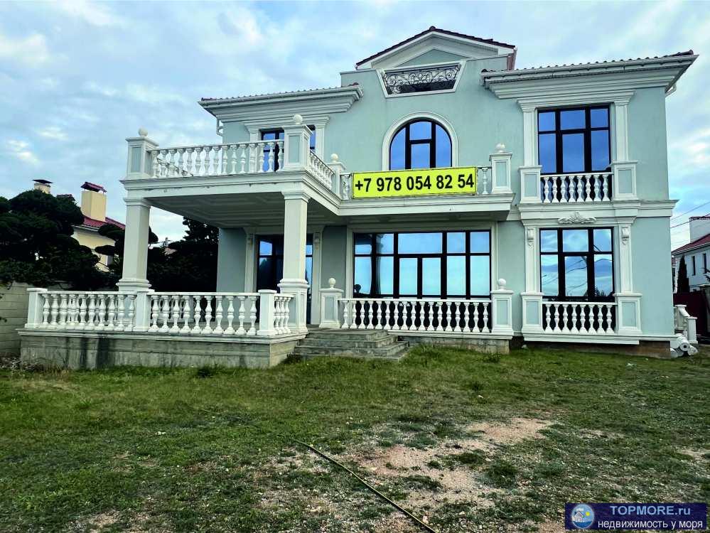 м  Продаётся дом 414 м2 у самого моря в Севастополе на наб. Андрея Первозванного.  Дом имеет оригинальную...