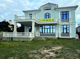 м

Продаётся дом 414 м2 у самого моря в Севастополе на наб. Андрея...