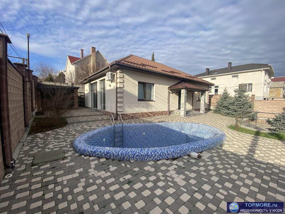 Без комиссии для покупателя!  В черте города, 7 километр, до центра 10 минут езды  Одноэтажный дом, в котором есть...