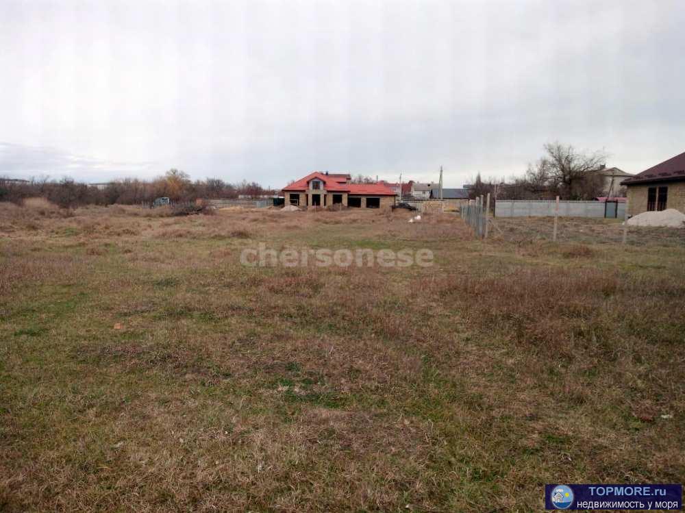 В продаже земельный участок 15 соток ИЖС.  Участок ровный, угловой, Есть возможность поделить и продать....