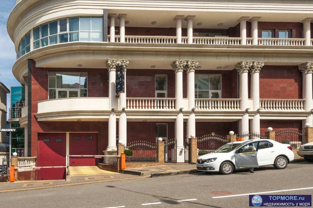 Лот № 185582. Роскошный, элитный 16-ти этажный многоквартирный дом построен в центре Сочи, через дорогу от...