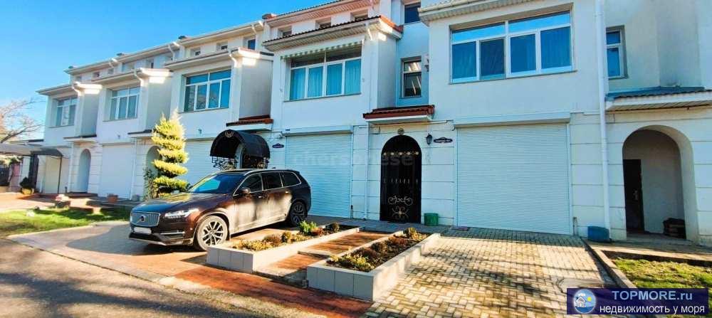 Объект № 75029  Трехэтажный таунхаус площадью 216 кв. м. на участке ИЖС 4.6 сотки в Нахимовском районе Севастополя.... - 1