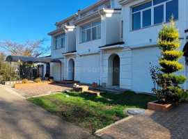 Объект № 75029

Трехэтажный таунхаус площадью 216 кв. м. на участке...