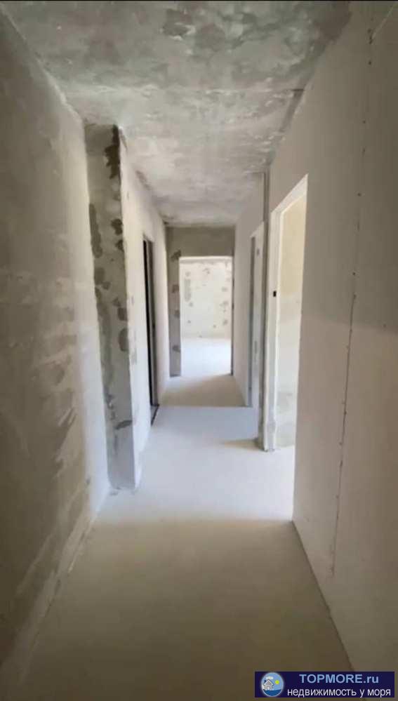 Лот № 186572. Продается Евротрехкомнатная квартира в жк Фрукты. Площадь 63 кв.м.Черновая отделка. 1 этаж. Без... - 1