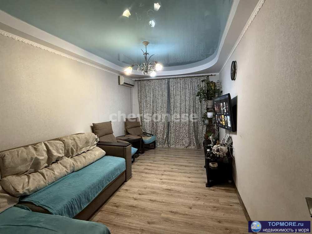  Отличная двухкомнатная комнатная брежневка в отличном районе города!  Дом расположен в первой линии от дороги. Через...