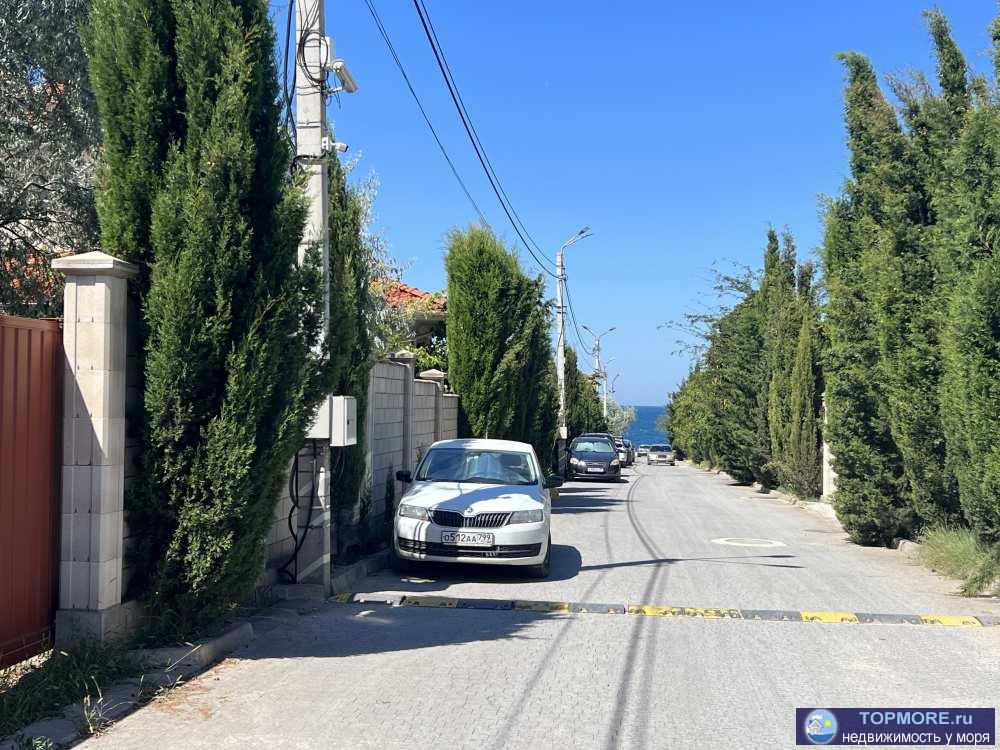 Продается дом 339 м2 с в коттеджном поселке в Севастополе.  Новый дом с огромными оконными проемами и открытыми... - 1