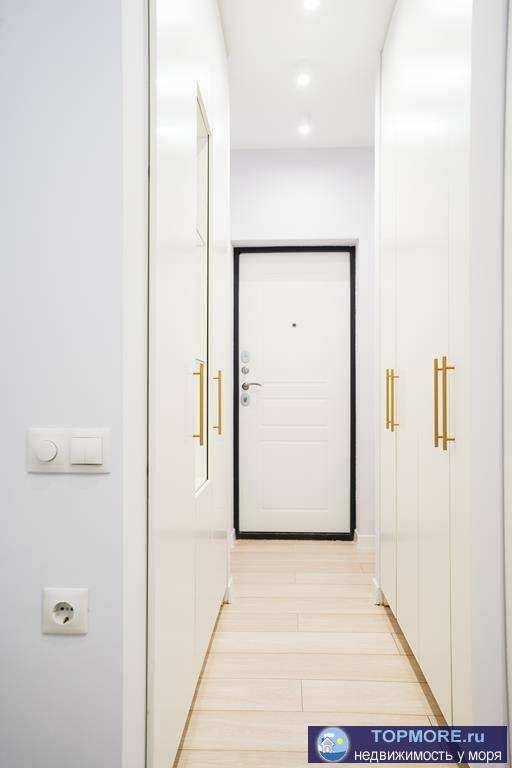 Лот № 186910. Комплекс расположен на первой береговой линии на границе реликтового леса и городской инфраструктуры....